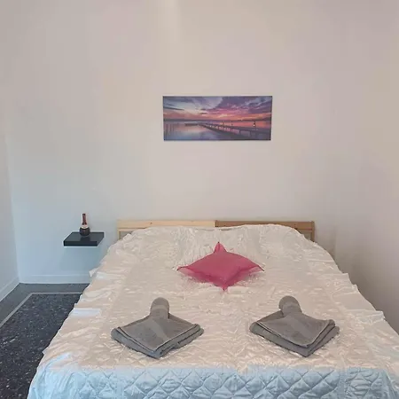 Apartman Cm Néa Mihanióna