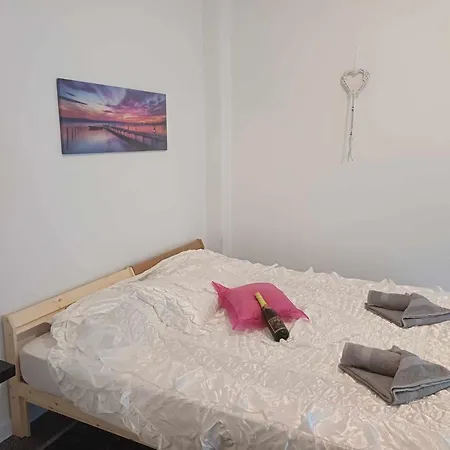 Apartman Cm Néa Mihanióna